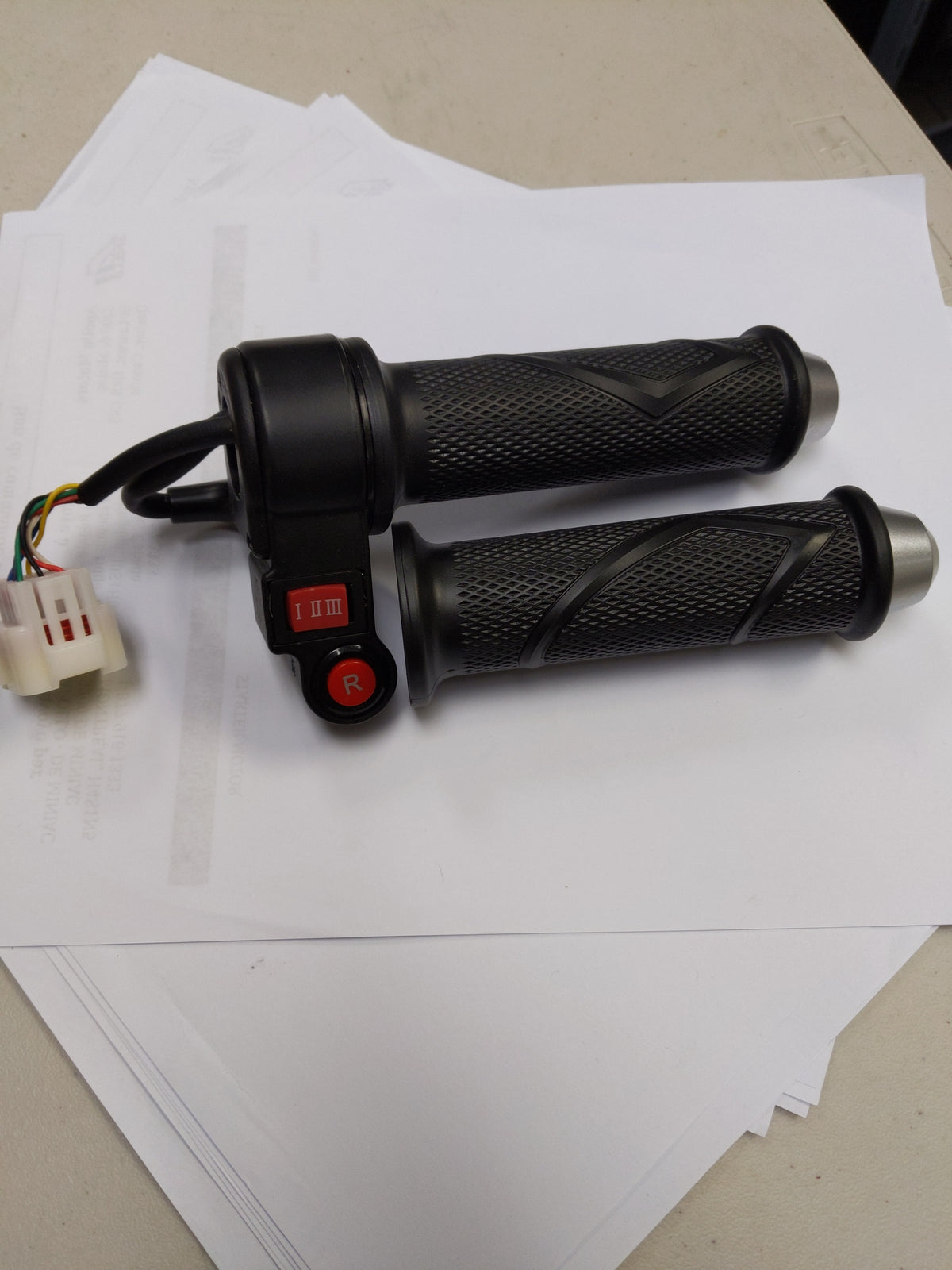 KIT DE POIGNÉE APOLLO AVEC ACCÉLÉRATEUR — E33-010